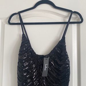 beautiful black fitted dress. Perfect for NYE